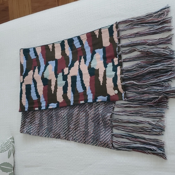 Express Neckscarf - Picture 1 of 2